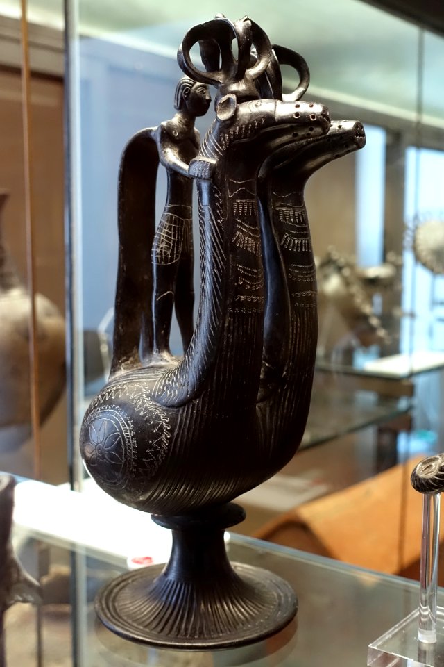 Calabresi Ampoule, view 1, Calabresi Tomb, 660-650 BC, ceramic (bucchero), inv. 20235 - Museo Gregoriano Etrusco - Vatican Museums - DSC01180