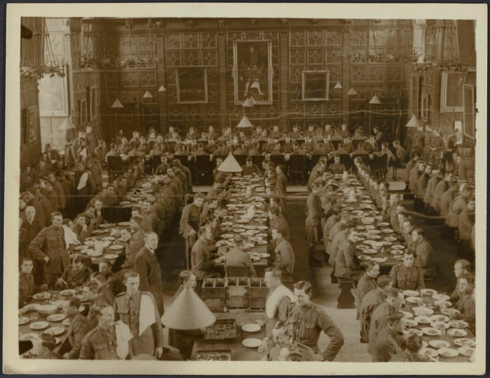 Cambridge. Trinity Hall with cadets at lunch, Bestanddeelnr 158-1656