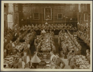 Cambridge. Trinity Hall with cadets at lunch, Bestanddeelnr 158-1656