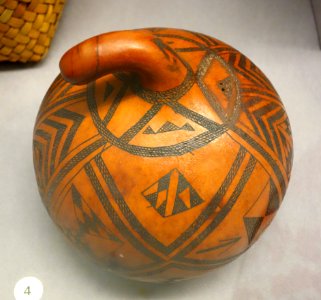 Calabash container for palm oil - Luba - Royal Museum for Central Africa - DSC06324
