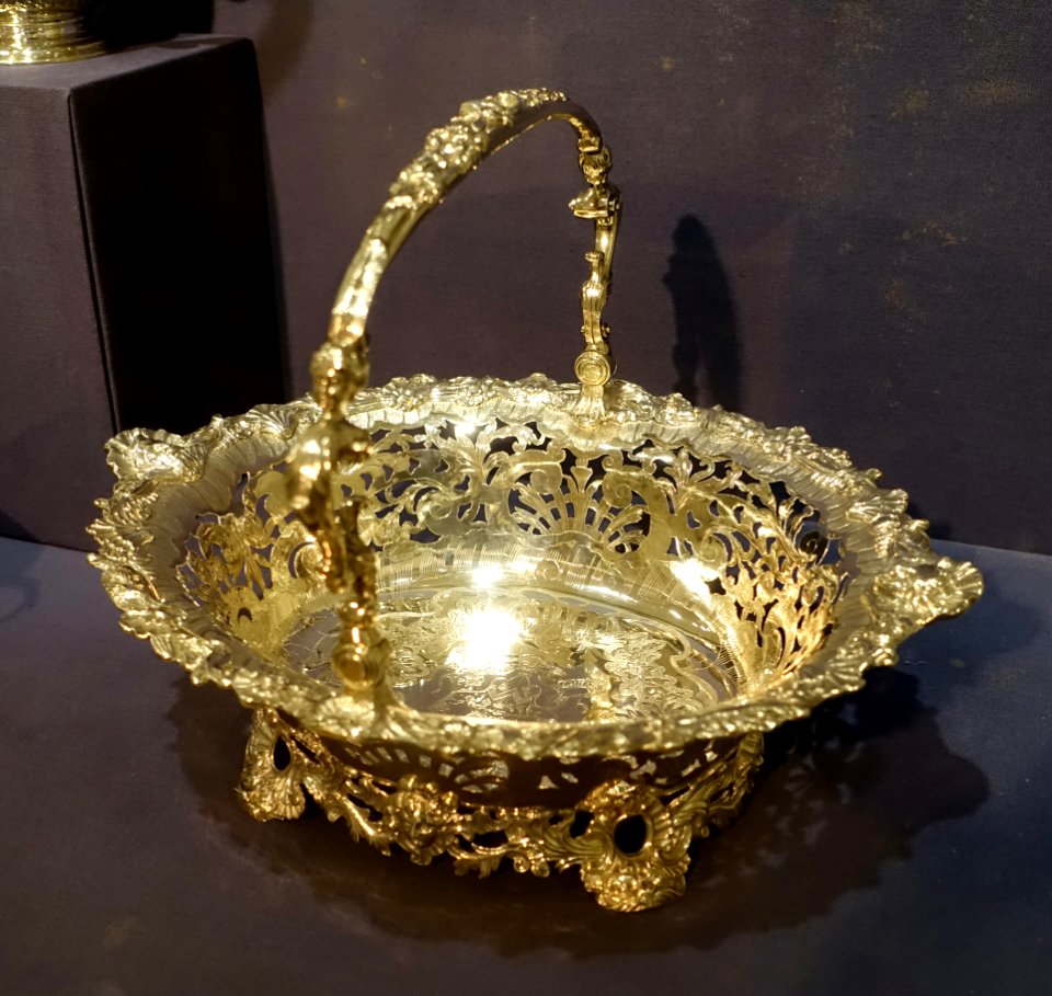 Cake basket, Paul de Lamerie, England, 1739, silver - Dallas Museum of Art - DSC05170