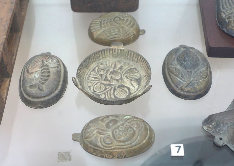 Cake molds, Han people, metal - Museum of Vietnamese History - Ho Chi Minh City - DSC05796