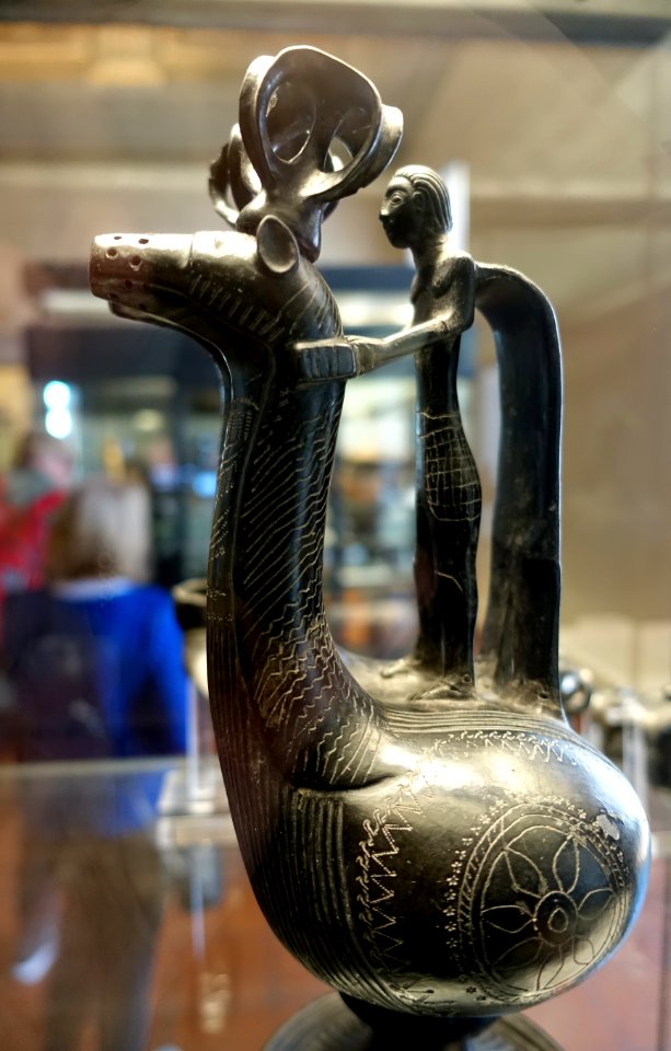 Calabresi Ampoule, view 2, Calabresi Tomb, 660-650 BC, ceramic (bucchero), inv. 20235 - Museo Gregoriano Etrusco - Vatican Museums - DSC01179