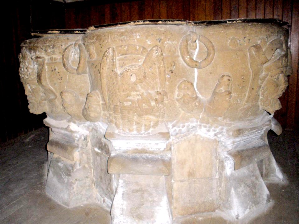 Calahorra - Catedral, pila bautismal