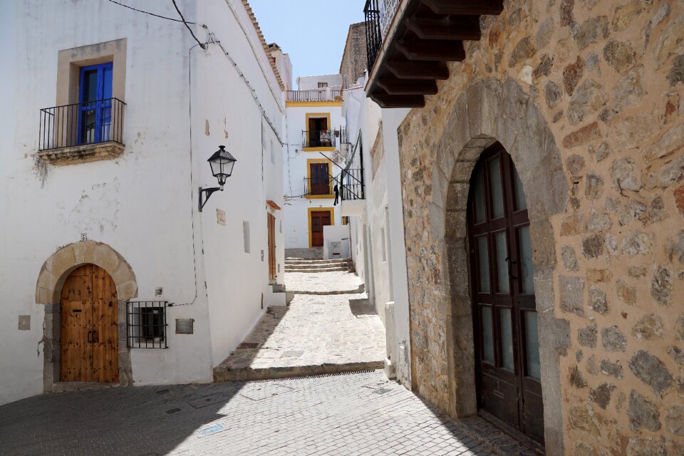 Vacations alley road