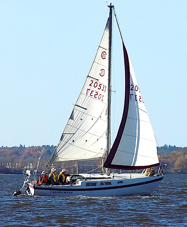 Cal 25 sailboat Kaliedoscope 1643 cropped