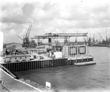 Caissonbouw voor rampgebied in haven Rotterdam, Bestanddeelnr 905-6390