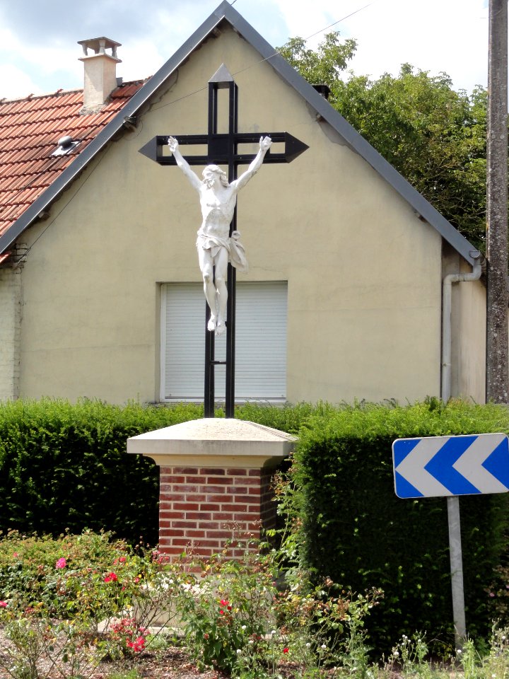 Caillouël-Crépigny (Aisne) croix de chemin