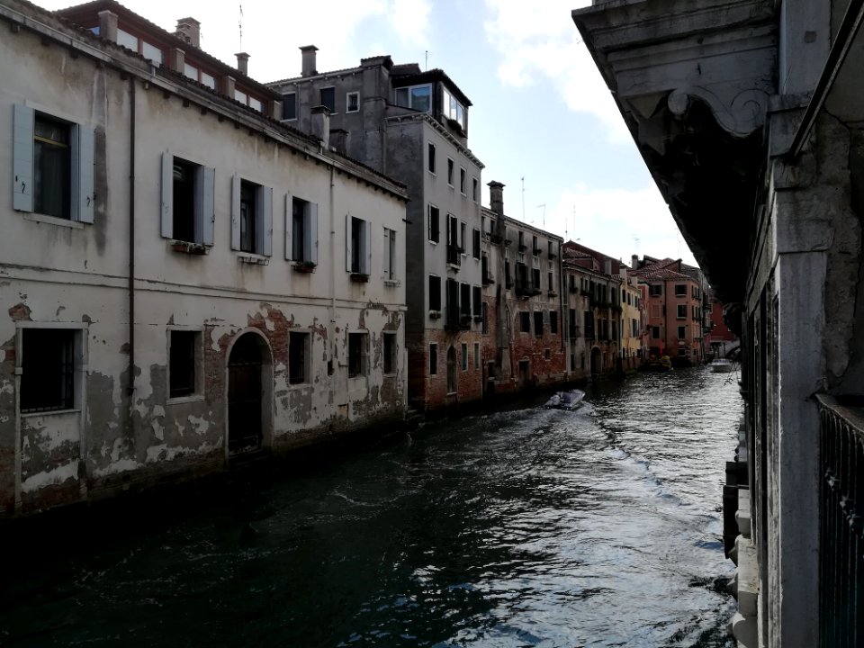 Canal and boat in Venice 2017 01