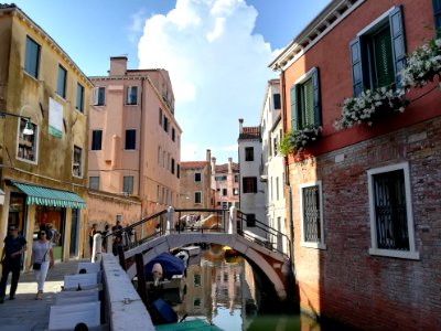 Canal in Dorsoduro (VE) 01