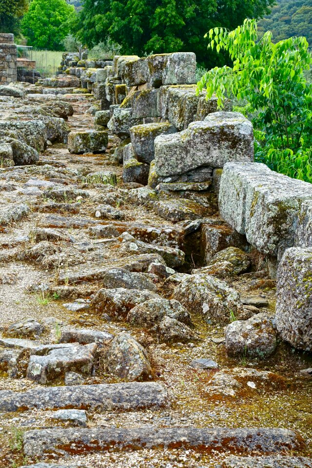 Broken ancient ruins