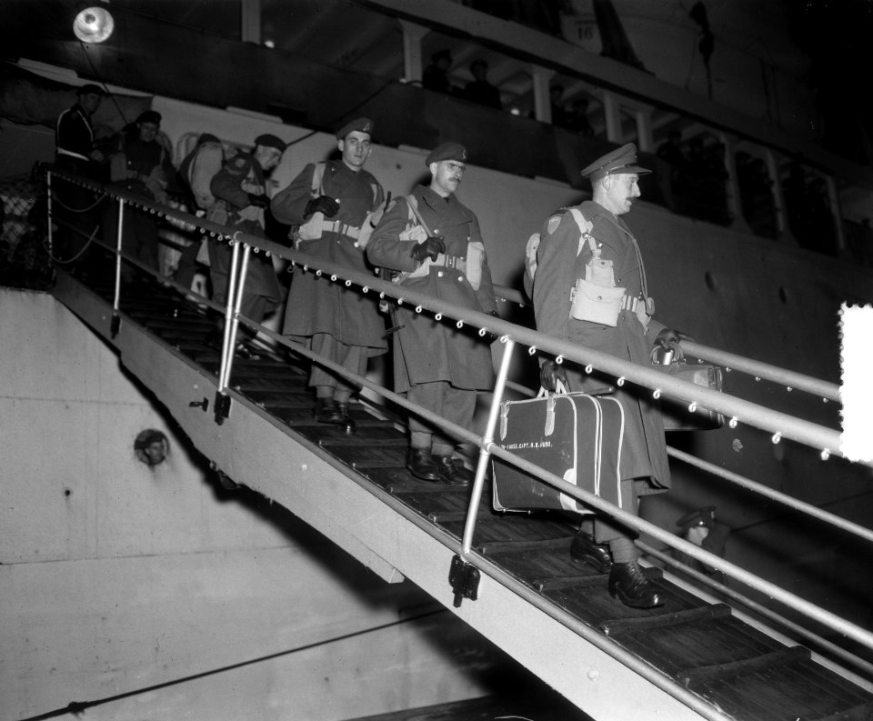 Canadese landtroepen voor het Atlantische leger van generaal Eisenhower aangekom, Bestanddeelnr 904-8576