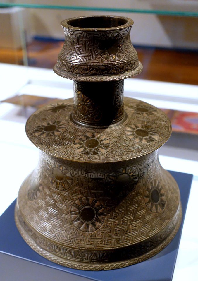 Candlestick with suns & name of Ilkhan Abu Said Bahadur Khan, Turkey, Anatolia, Konya school, 14th century AD, copper-tin-zinc alloy inlaid with silver and gold - Aga Khan Museum - Toronto, Canada - DSC06739