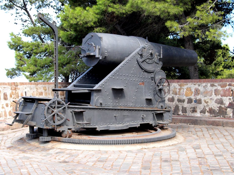 Cannon at the fortress at Barcelona pic3