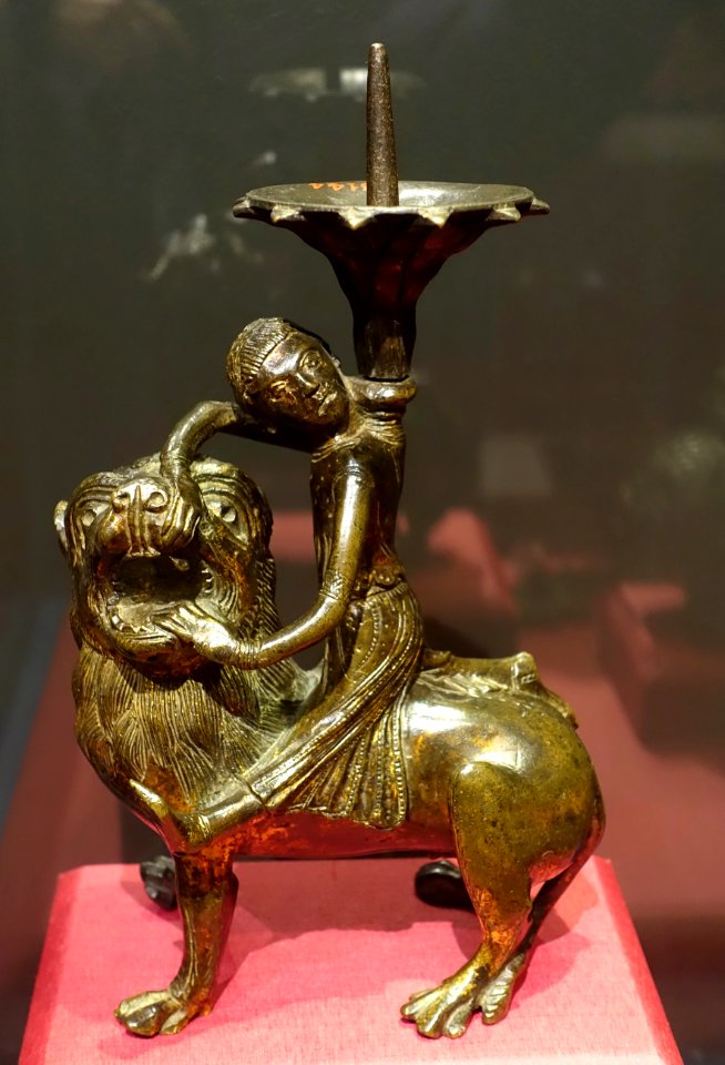Candlestick of Samson with lion, probably Dinant, 1200-1250 AD, gilt copper - Cinquantenaire Museum - Brussels, Belgium - DSC08783