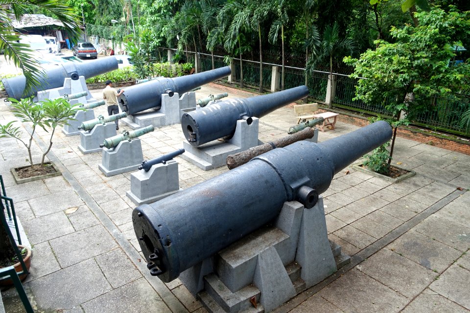Cannons, 18th and 19th century AD - Museum of Vietnamese History - Ho Chi Minh City - DSC05986