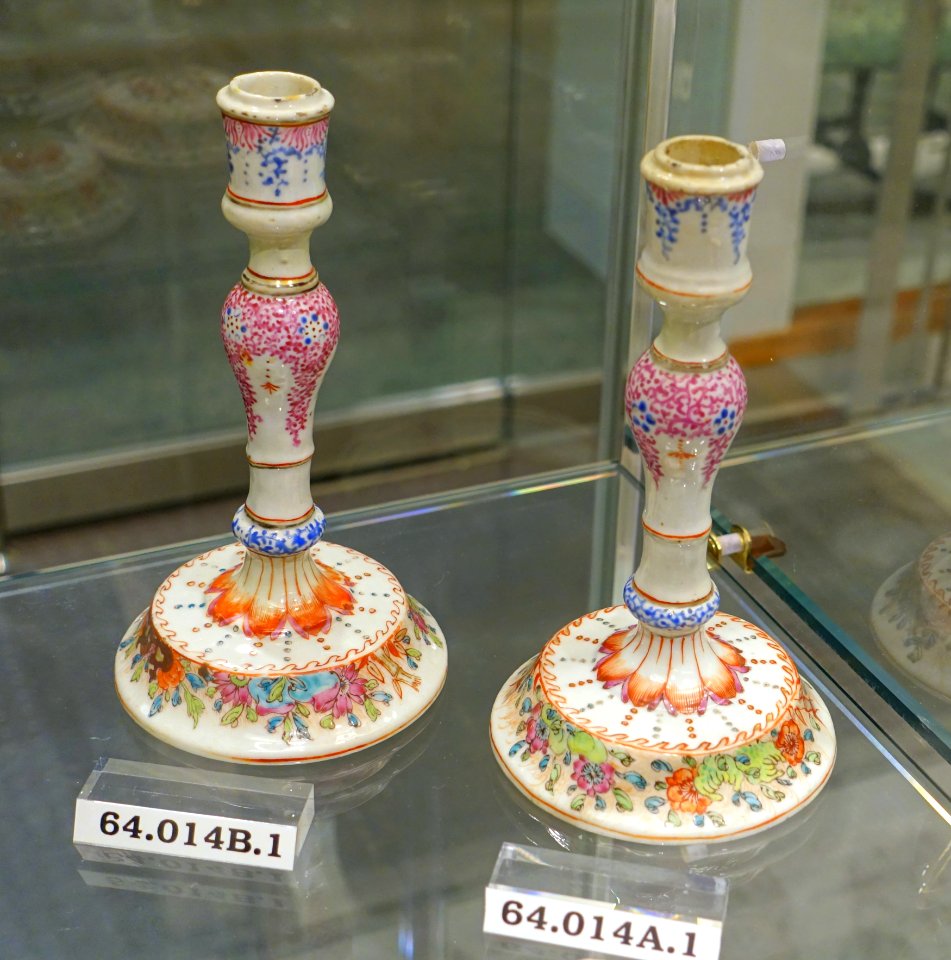 Candlesticks, China, 1790-1805, hard paste porcelain, overglaze enamels, gilt, HD 64.014 - Flynt Center of Early New England Life - Deerfield, Massachusetts - DSC04800