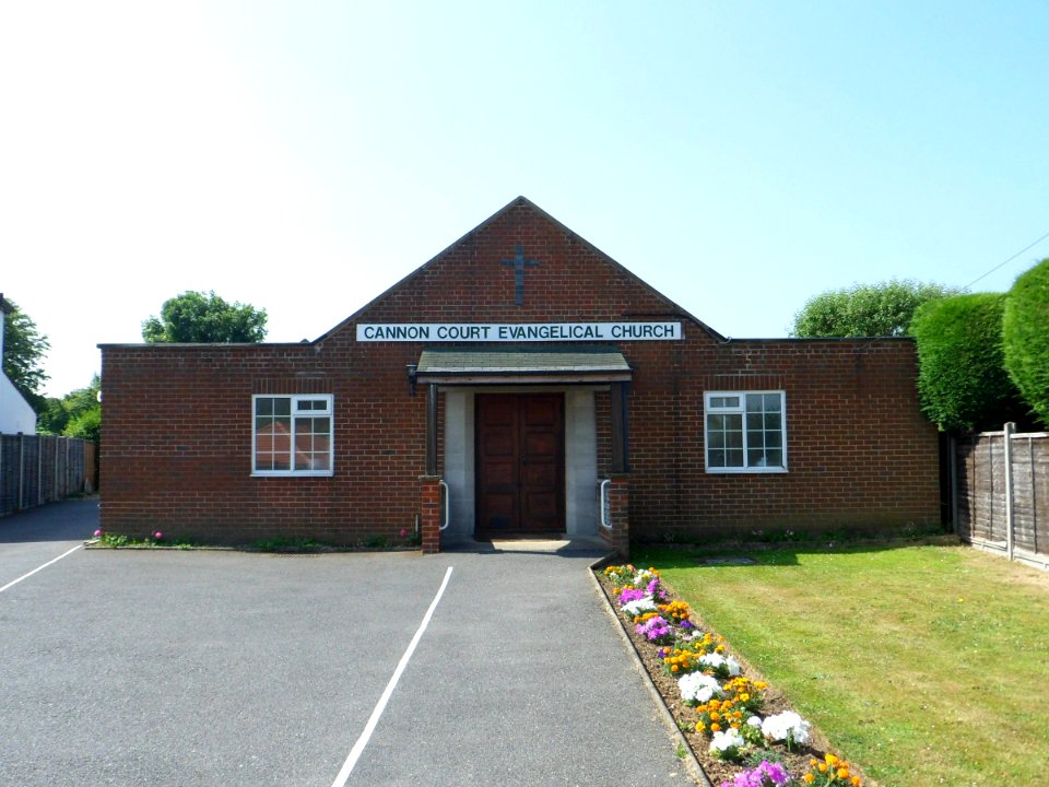 Cannon Court Evangelical Church, Cannonside, Fetcham (July 2013) (4)