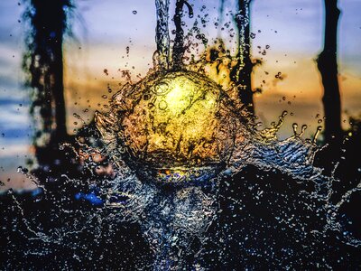 Liquid twilight splashing