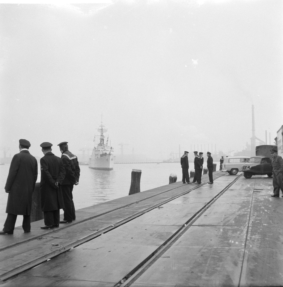 Canadese Fregat HMSC Crescent in Amsterdam, Bestanddeelnr 913-6815