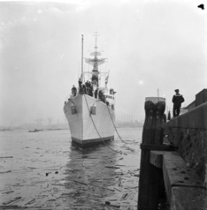 Canadese Fregat HMSC Crescent in Amsterdam, Bestanddeelnr 913-6817