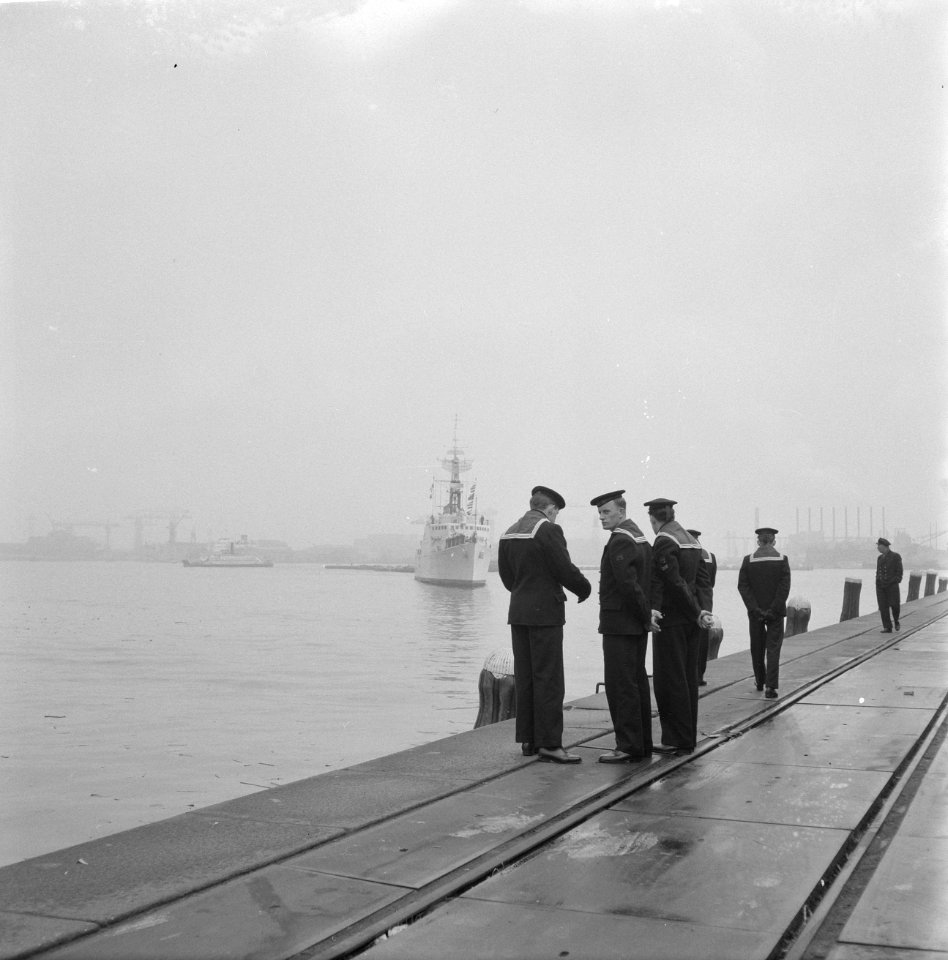 Canadese Fregat HMSC Crescent in Amsterdam, Bestanddeelnr 913-6812