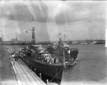 Canadeese torpedobootjager Huron en Nucinac in Amsterdam, Bestanddeelnr 904-2397