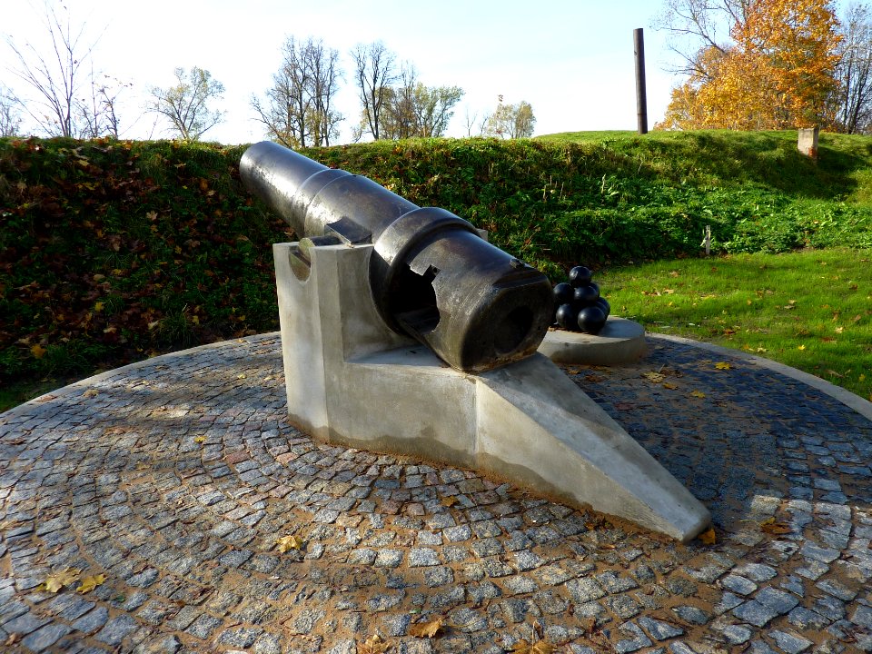 Cannon of 1877 in Daugavpils fortress (2)