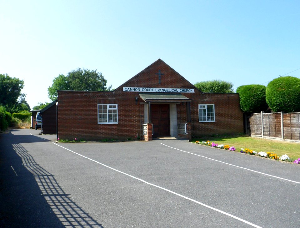 Cannon Court Evangelical Church, Cannonside, Fetcham (July 2013) (1)