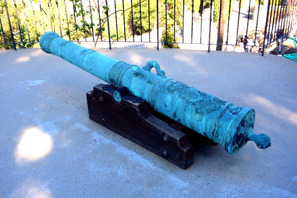 Cannon with arms of Philip II of Spain and Elisabeth of Valois - Hearst Castle - DSC06640