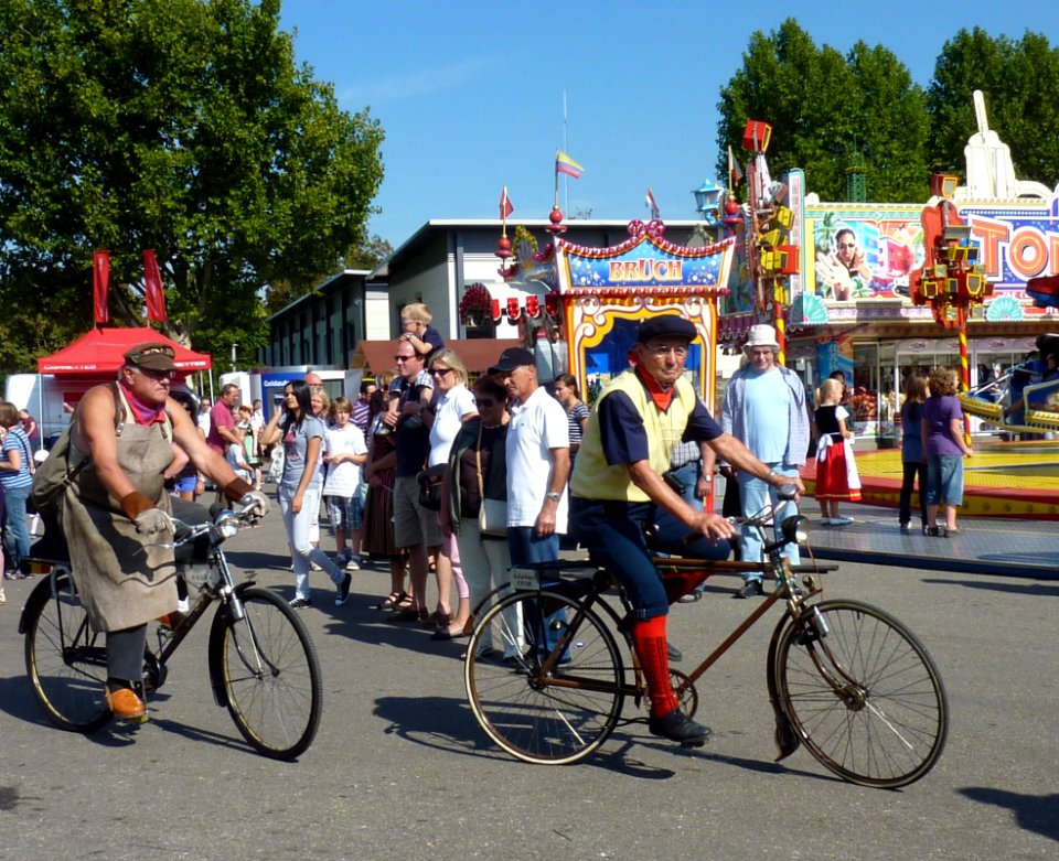 Cannstatter Volksfest 2011 Globus und Adler