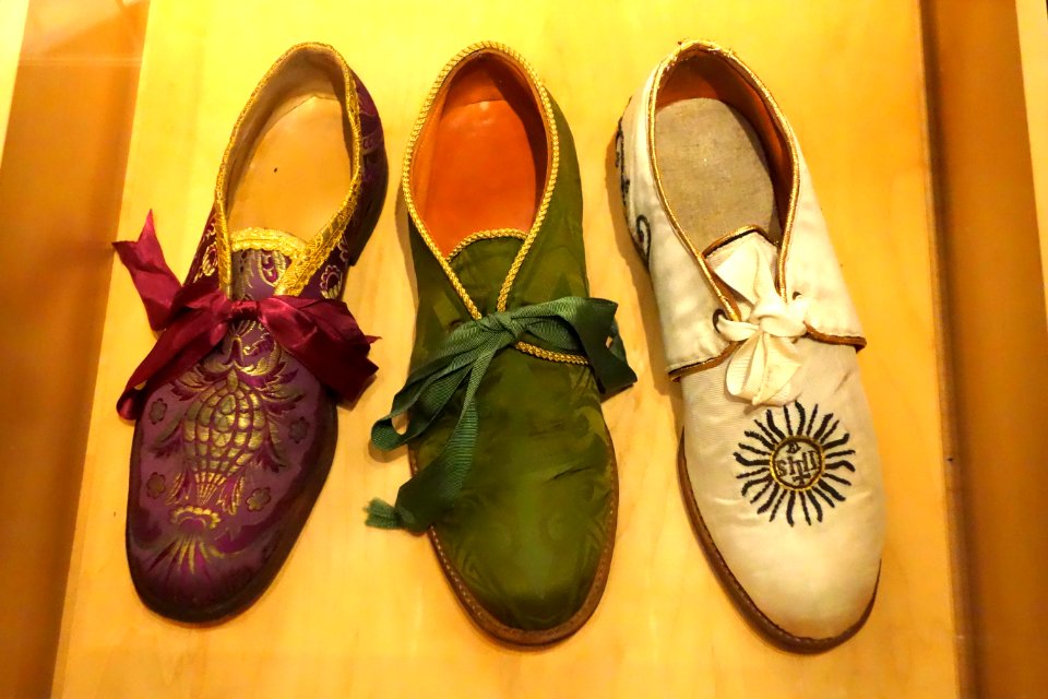 Canadian priest shoes, purple worn by Most Reverend Francis Morocco during Lent, others worn by M.R. B.I. Webster, (white on holy days, green ordinary), 1964-1975, Peterborough, Ontario - Bata Shoe Museum - DSC00154