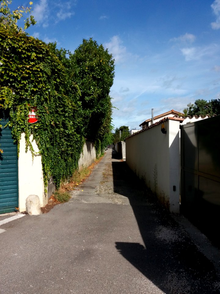 Caluire-et-Cuire - Rue du Val d'Isère, depuis la rue Henri Chevalier