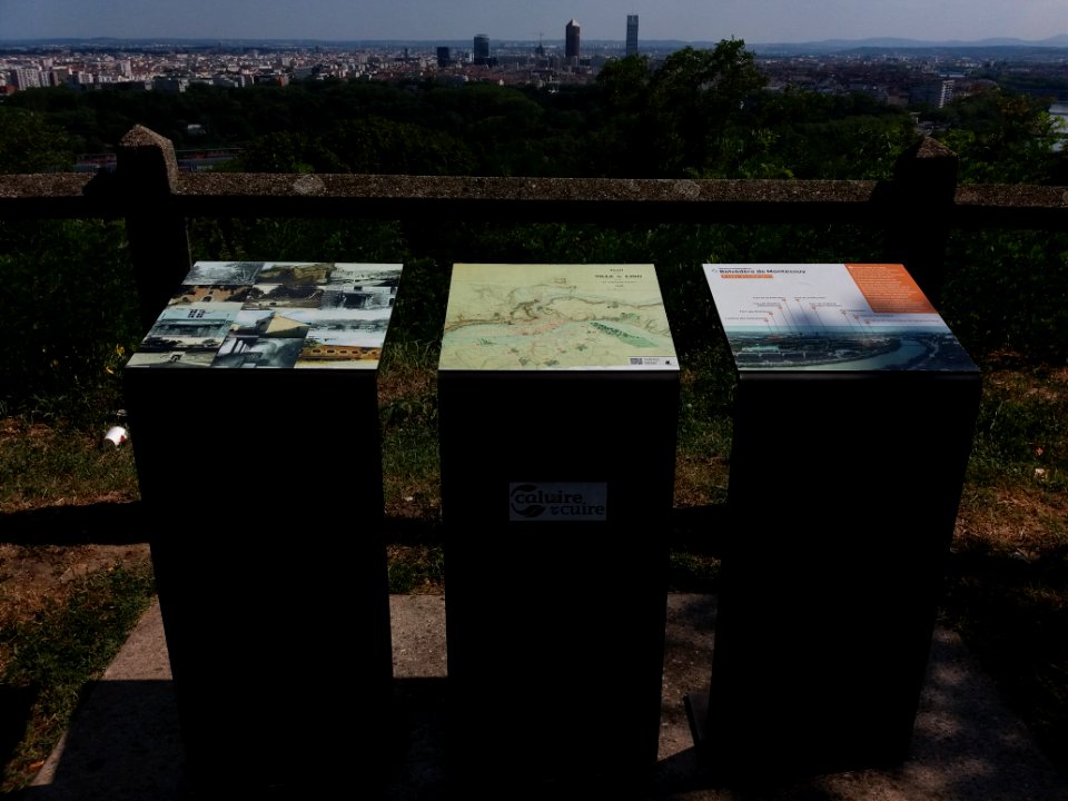 Caluire-et-Cuire - Place Laurent bonnevay, tables d'orientation 3