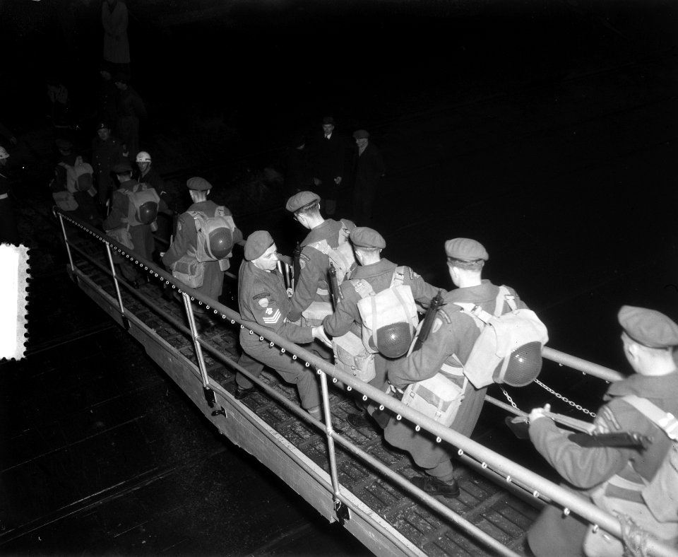 Canadese landtroepen voor het Atlantische leger van generaal Eisenhower aangekom, Bestanddeelnr 904-8575
