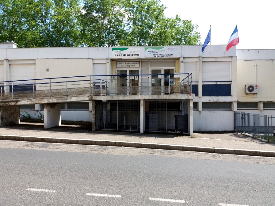 Caluire-et-Cuire - Rue Paul Painlevé, crèche et centre social