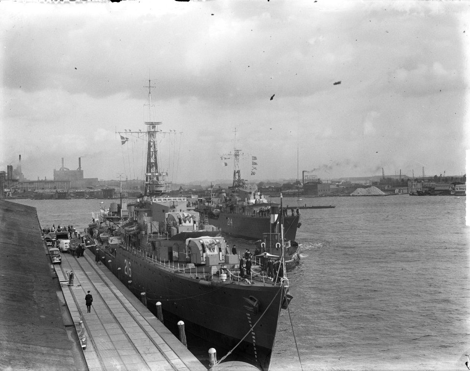 Canadeese torpedobootjager Huron en Nucinac in Amsterdam, Bestanddeelnr 904-2396