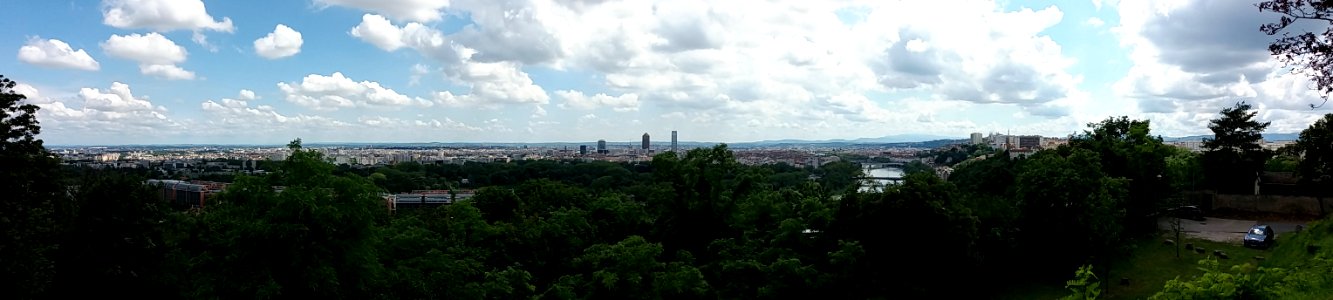Caluire-et-Cuire - Place Laurent Bonnevay, panorama de Lyon depuis le belvédère de Montessuy