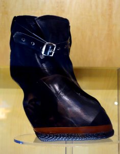 Canadian boot for cow recovering from foot injury or surgery, 1900-2000 - Bata Shoe Museum - DSC00264