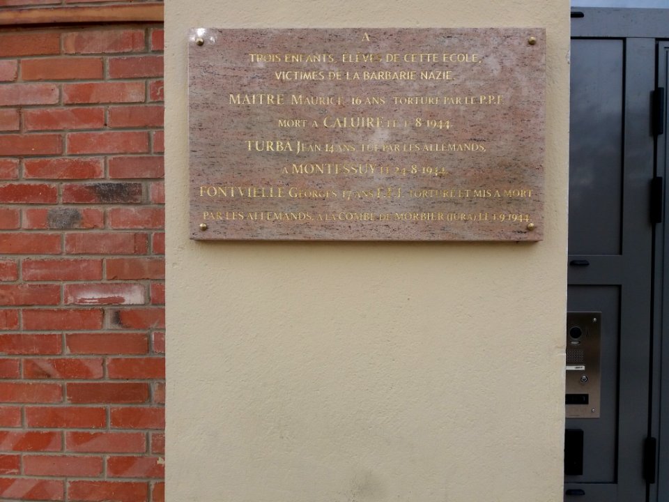 Caluire-et-Cuire - Place Jules Ferry - Groupe scolaire Jean Jaurès - Plaque aux enfants enlevés par les nazis