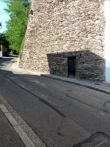 Caluire-et-Cuire - Montée du Petit Versailles, mur de pierres et vieille porte