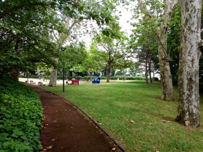 Caluire-et-Cuire - Parc de la Jeunesse, depuis la rue de Margnolles (partie à l'est de la rue Élie Vignal)