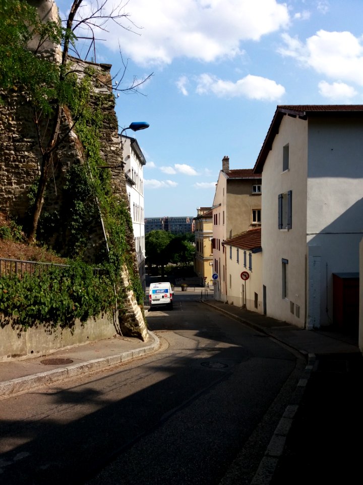 Caluire-et-Cuire - Montée du Petit Versailles, en arrivant Grande Rue de Saint-Clair