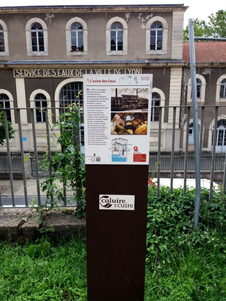 Caluire-et-Cuire - Place Victor Basch, plaque sur l'ancienne usine des eaux