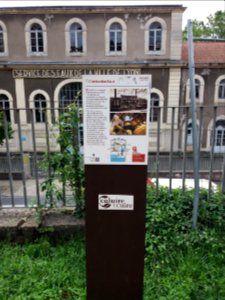 Caluire-et-Cuire - Place Victor Basch, plaque sur l'ancienne usine des eaux