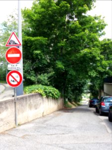 Caluire-et-Cuire - Rue de Margnolles, vers l'est depuis l'avenue Élie Vignal