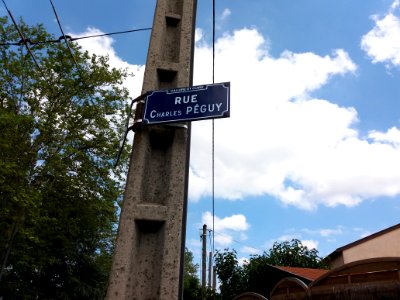 Caluire-et-Cuire - Rue Charles Péguy, plaque