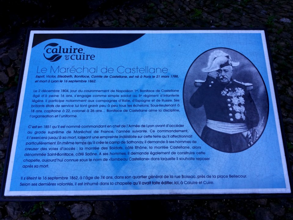 Caluire-et-Cuire - Chapelle Saint-Boniface, plaque sur le Maréchal de Castellane