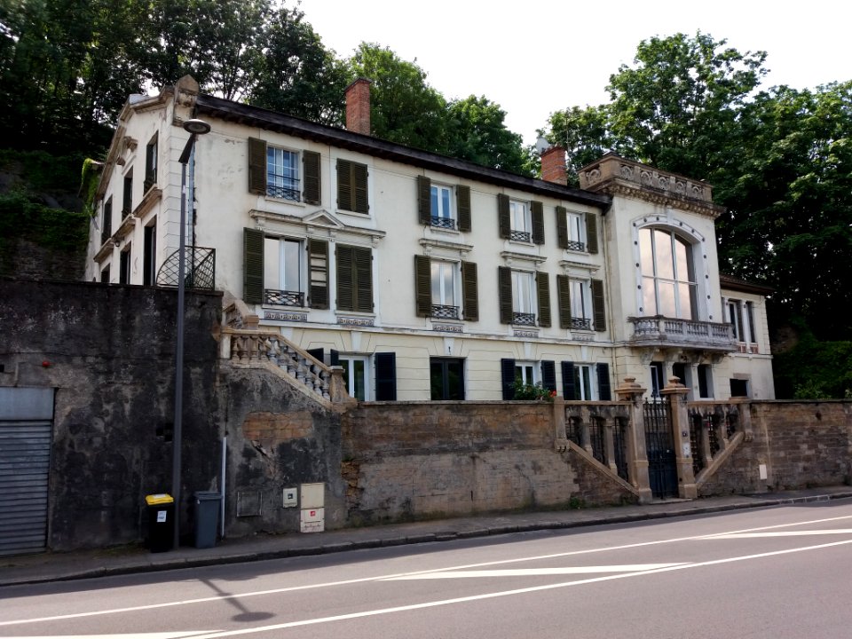 Caluire-et-Cuire - Quai Clémenceau - Maison au numéro 47