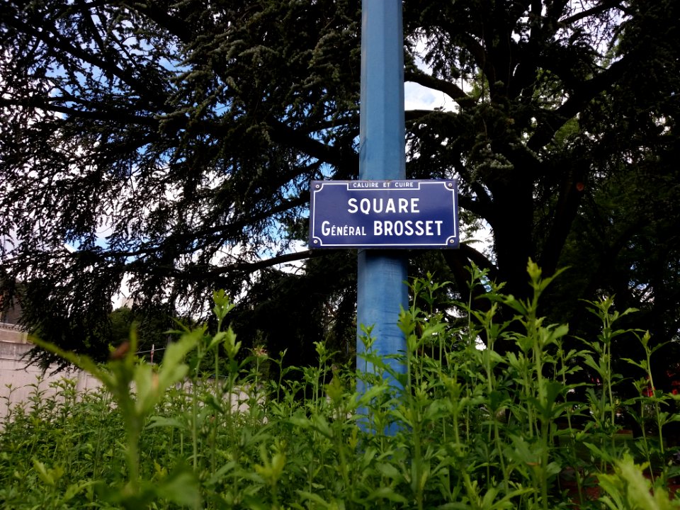 Caluire-et-Cuire - Square Général Brosset, plaque